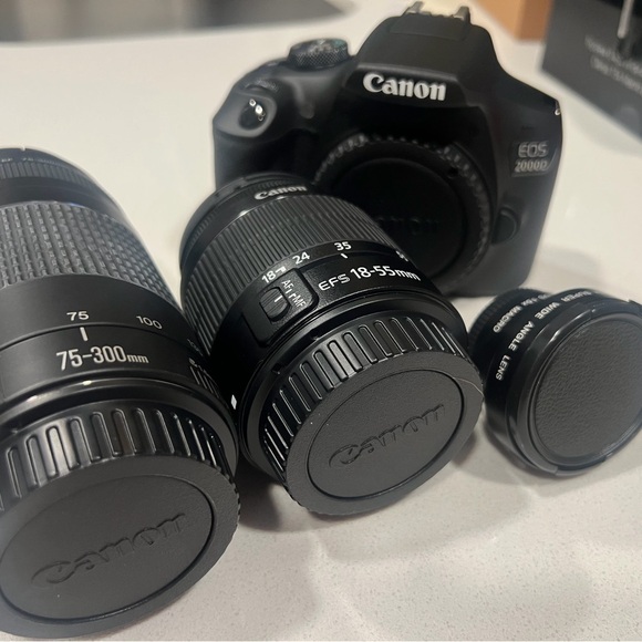 Canon EOS 2000D Black Camera with EF-S 18-55mm Lens - Picture 4 of 13